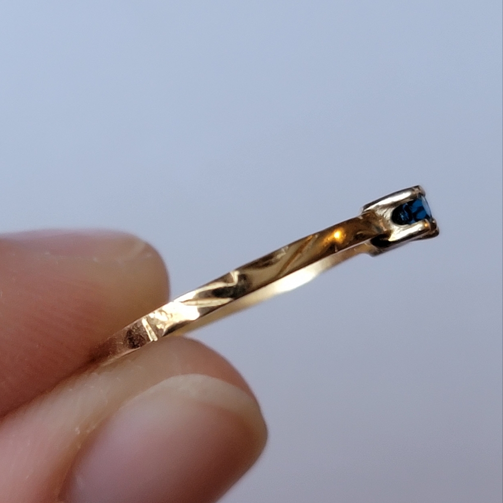 Triple Gemstone Gold Plated Vintage Ring Size 6 Textured Band Dainty - Picture 9 of 13